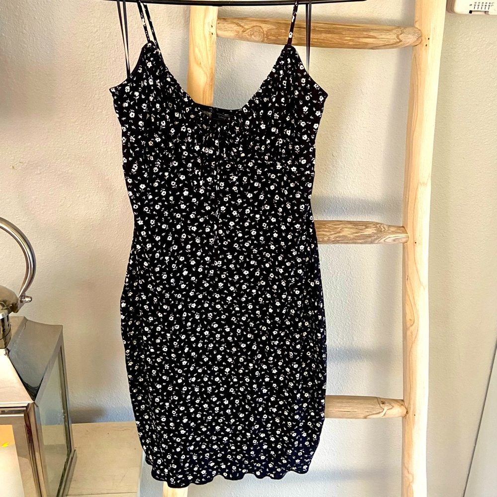 🌟MINI DRESS🌟 BNWT ! Cute Floral Print ! SZ Med !